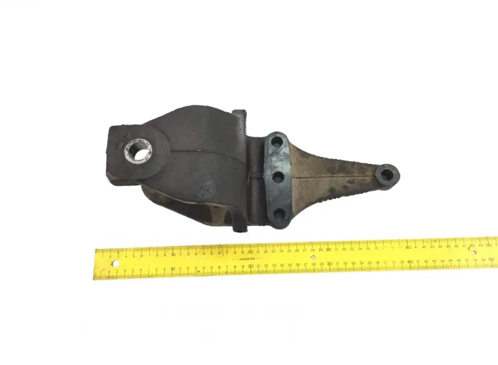 85413010003 Fjäderhållare framaxel, främre höger MAN 85413010005 85.41301-0005 85.41301-0003 TGL, TGM, TGS, TGX (2005-2021) Sänkt pris