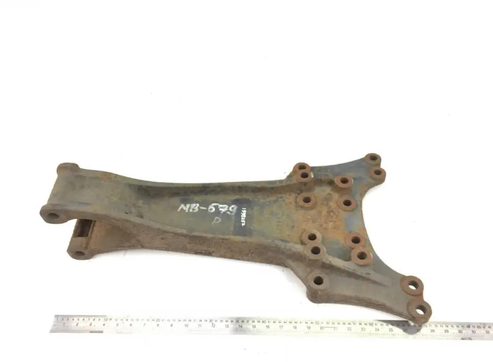 Populär 9423250109 Hållare för krängningshämmare, drivande axel, övre höger MERCEDES-BENZ A9423250109 Axor, Actros MP1, MP2, MP3 (1996-2014)