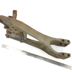Outlet 9423252409 Krängningshämmarhållare drivande axel, vänster MERCEDES-BENZ A9423252409 Axor, Actros MP1, MP2, MP3 (1996-2014)