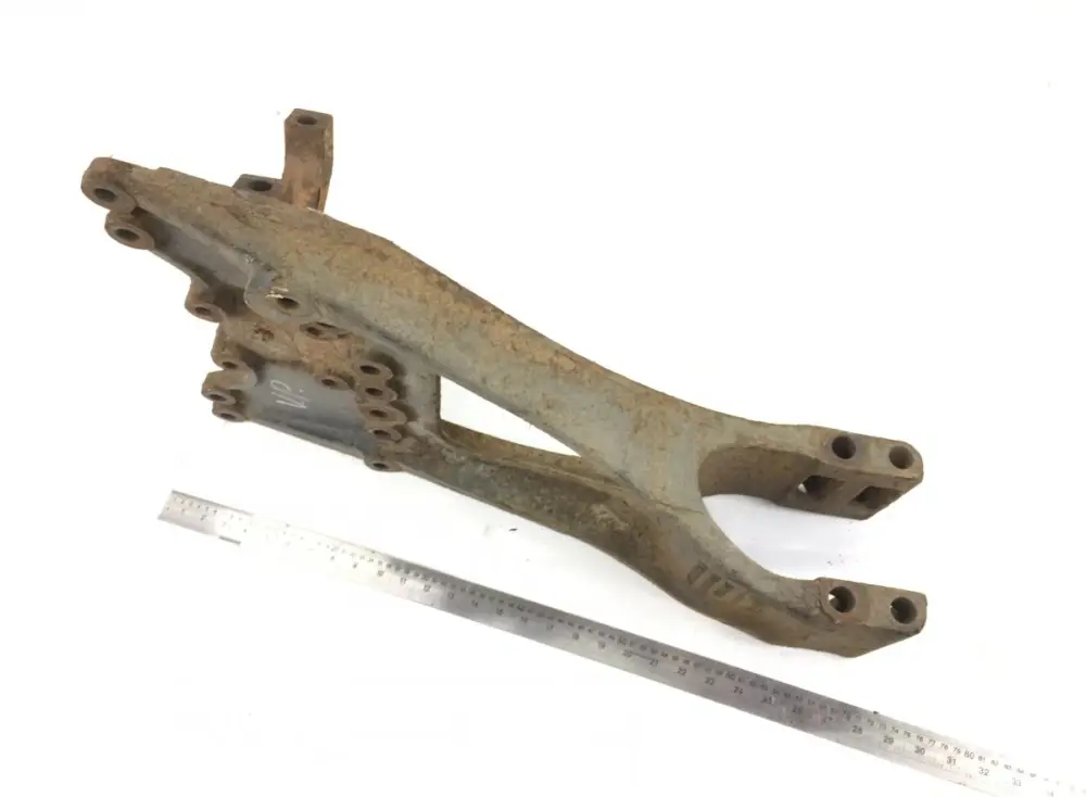 Outlet 9423252409 Krängningshämmarhållare drivande axel, vänster MERCEDES-BENZ A9423252409 Axor, Actros MP1, MP2, MP3 (1996-2014)