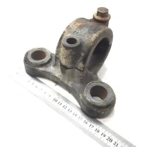 20555319 Hållare för krängningshämmare, framaxel, nedre vänster VOLVO 3173988 FM7-FM12, FM, FMX (1998-2014) Rea