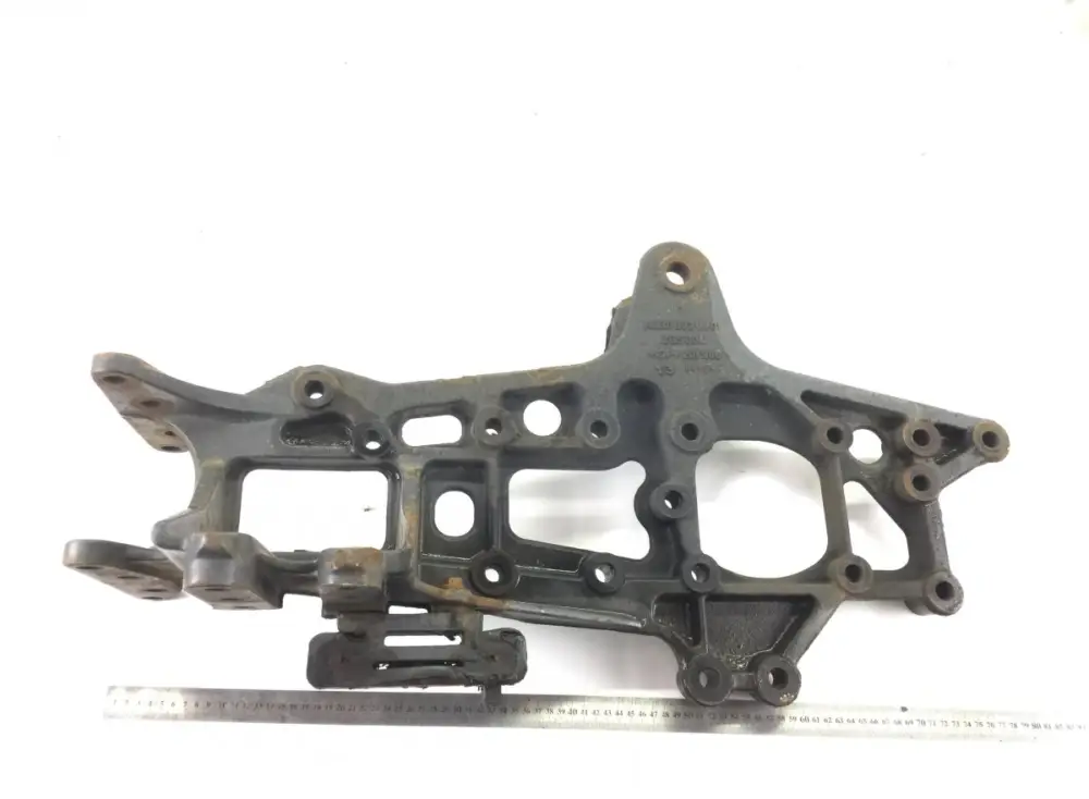 9303220801 Fjäderhållare framaxel, främre höger MERCEDES-BENZ A9303220801 Axor, Actros MP1, MP2, MP3 (1996-2014) Extra rabatt
