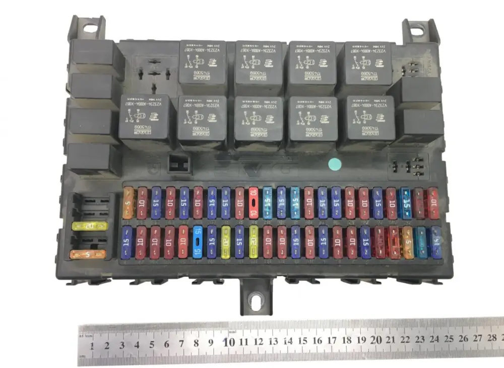 Köp nu 1746420 Säkringsblock DAF 1674870 1795419 1895428 2036358 1913236 LF45, LF55, LF180, CF65, CF75, CF85 (2001-)